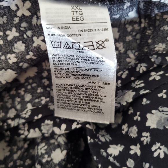 OLD NAVY Sz XXL Black Ditsy Floral Smocked Cami Tank Spaghetti Straps V-Neck - Picture 11 of 14